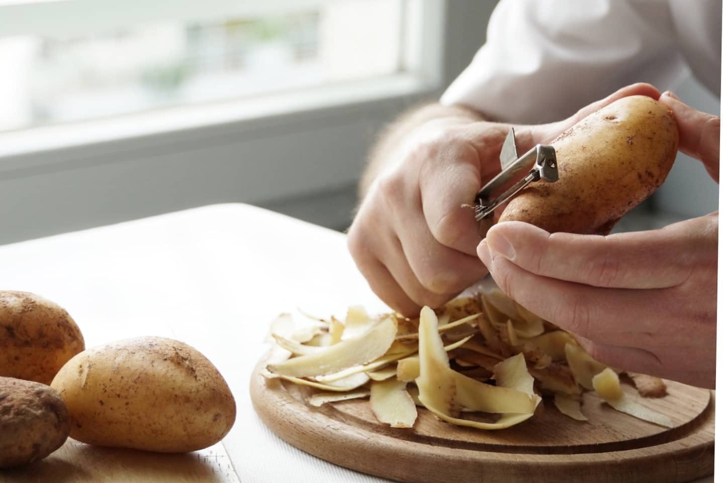 Schälen von Kartoffeln